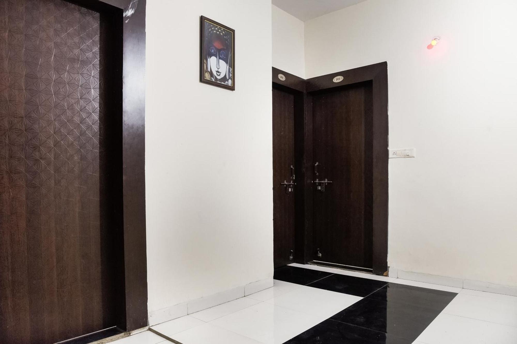 Hotel O Radhika Palace Bhopal Ngoại thất bức ảnh
